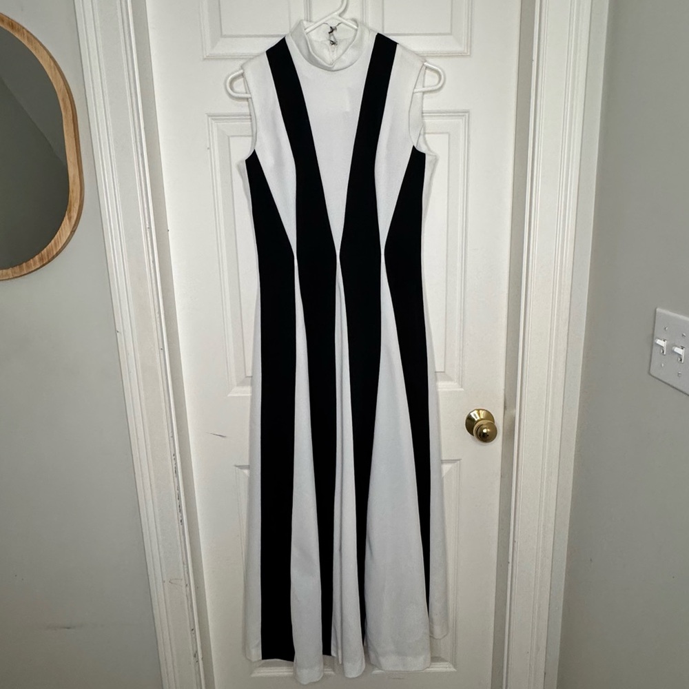 Vintage 60s/70s maxi Dress Harlequin Fit and Flare Size Medium Black and White